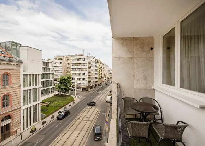 Designer\'S Retreat In Buda