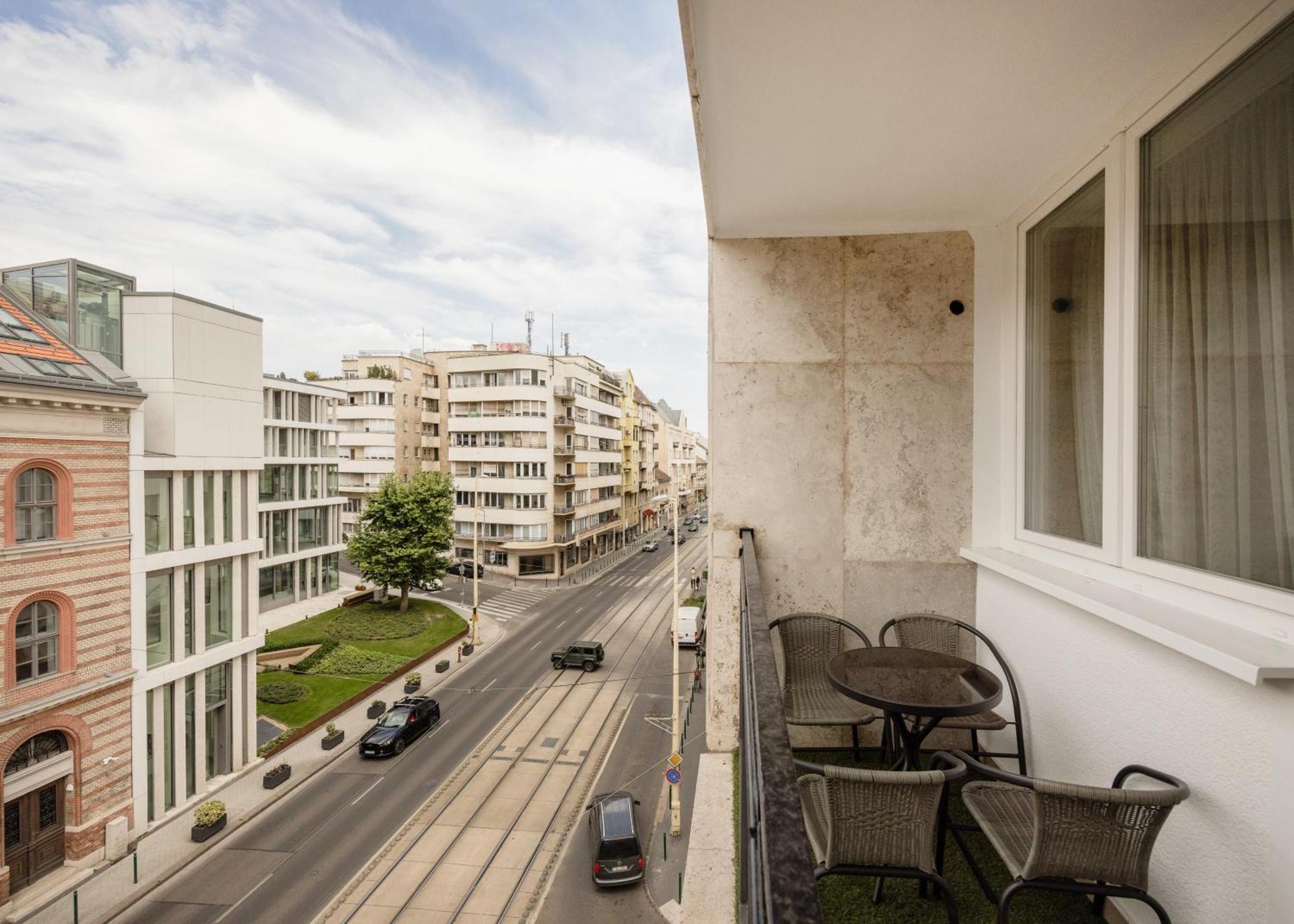 Designer's Retreat In Buda Apartament *